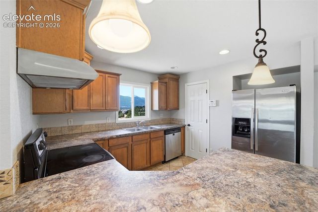 2826 Pinnacle Drive, Colorado Springs, CO 80910