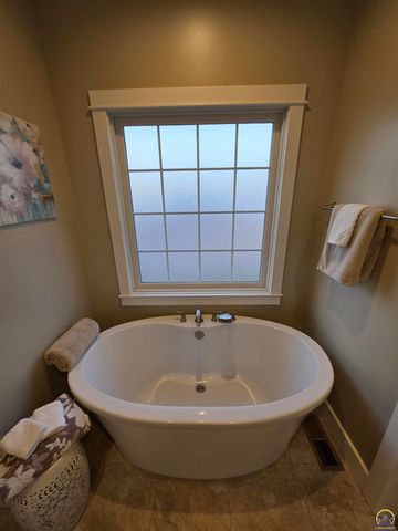 5 Locust Lane, Emporia, KS 66801