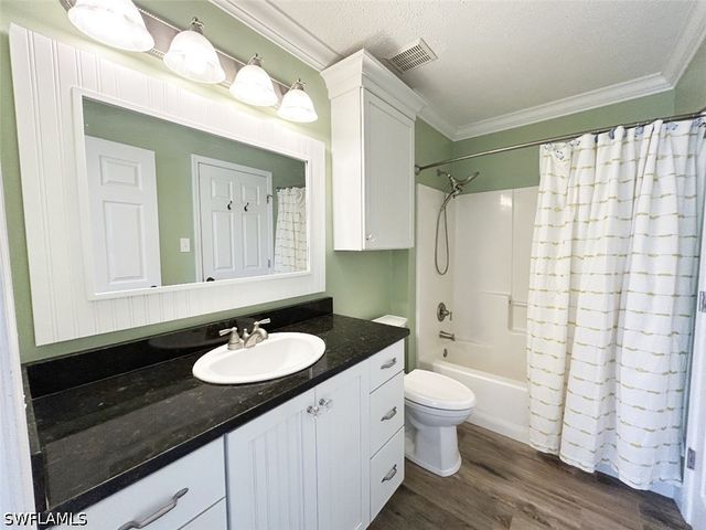 122 Leawood CIR, Naples, FL 34104