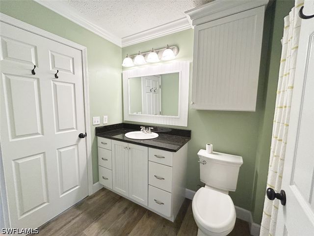 122 Leawood CIR, Naples, FL 34104