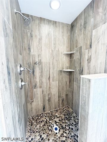 122 Leawood CIR, Naples, FL 34104