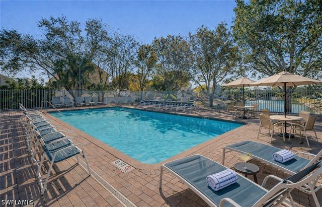 122 Leawood CIR, Naples, FL 34104