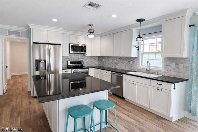 122 Leawood CIR, Naples, FL 34104