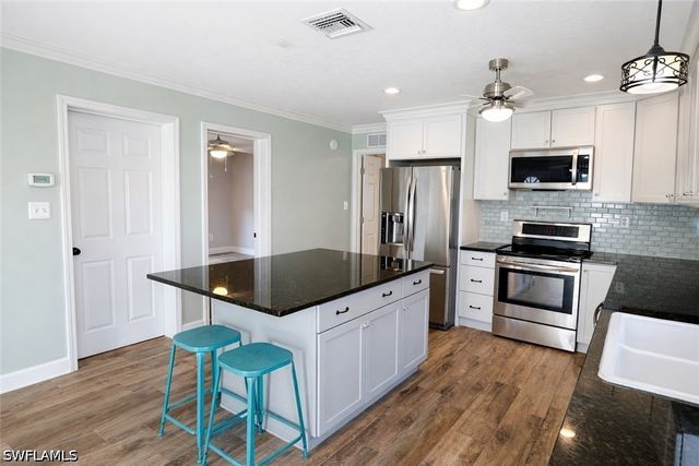 122 Leawood CIR, Naples, FL 34104