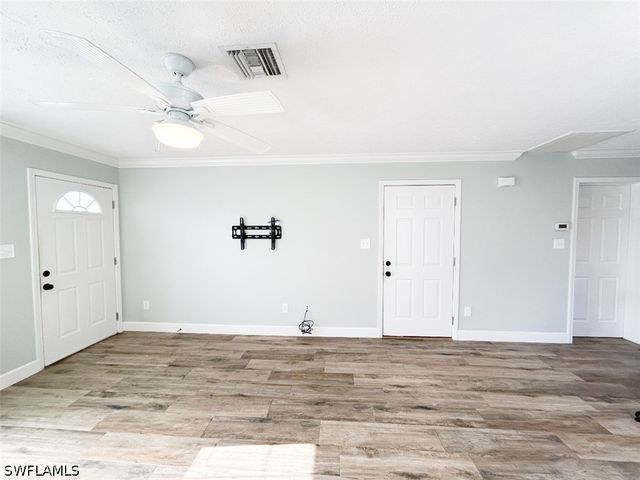 122 Leawood CIR, Naples, FL 34104