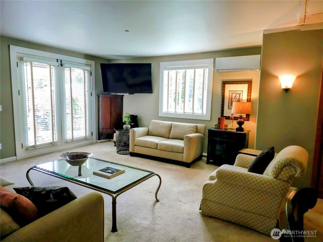 23618 SE Tiger Mountain Road, Issaquah, WA 98027