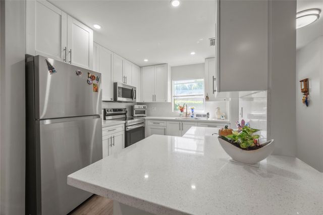 600 SW Natura Blvd B, Deerfield Beach, FL 33441