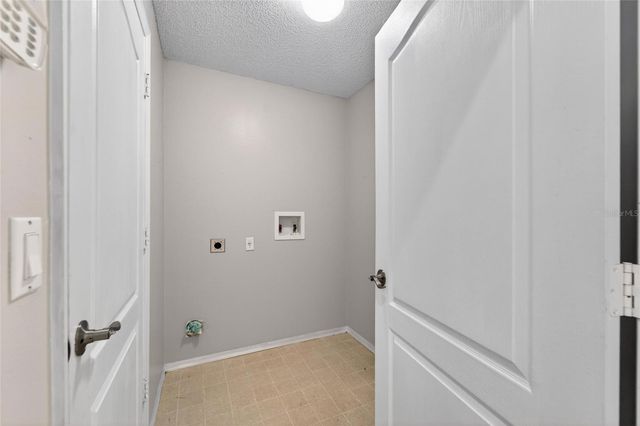 418 HENDERSON AVENUE, Seffner, FL 33584