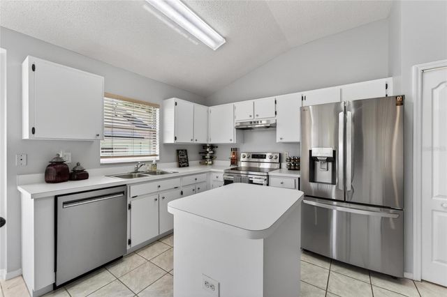 418 HENDERSON AVENUE, Seffner, FL 33584
