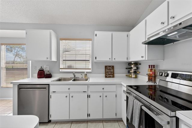 418 HENDERSON AVENUE, Seffner, FL 33584