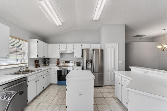 418 HENDERSON AVENUE, Seffner, FL 33584