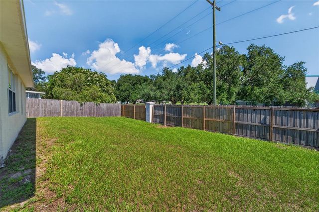 418 HENDERSON AVENUE, Seffner, FL 33584