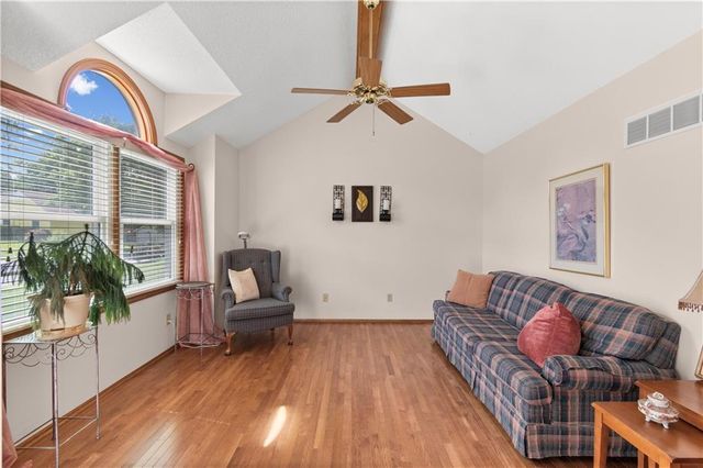3212 Bryn Mawr Drive, Independence, MO 64057