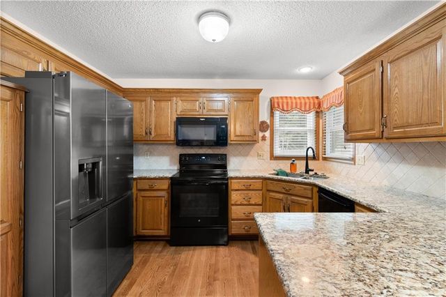 3212 Bryn Mawr Drive, Independence, MO 64057