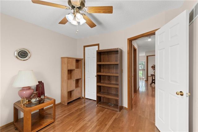 3212 Bryn Mawr Drive, Independence, MO 64057