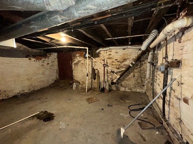 3011 Black Hawk Ave, Oxford, IA 52322