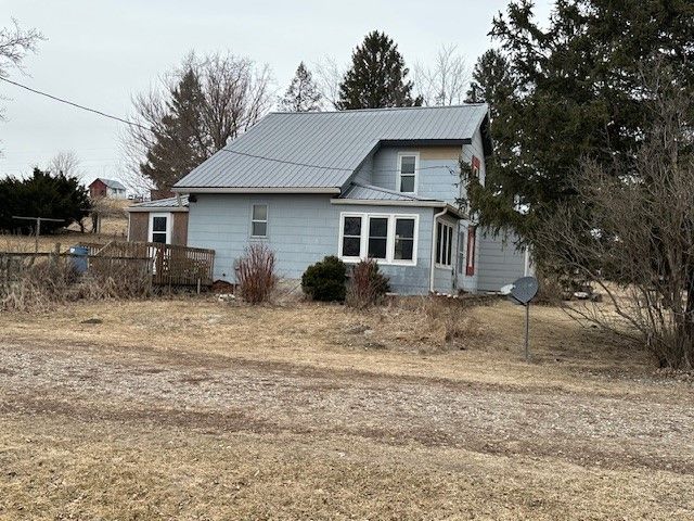 3011 Black Hawk Ave, Oxford, IA 52322
