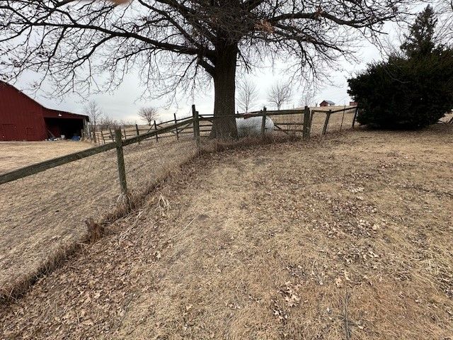 3011 Black Hawk Ave, Oxford, IA 52322