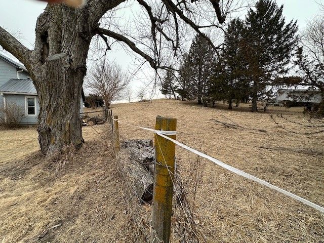 3011 Black Hawk Ave, Oxford, IA 52322