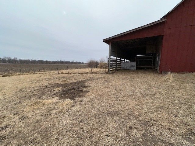 3011 Black Hawk Ave, Oxford, IA 52322