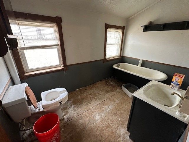 3011 Black Hawk Ave, Oxford, IA 52322