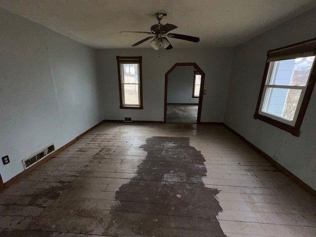 3011 Black Hawk Ave, Oxford, IA 52322