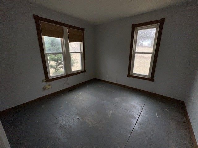 3011 Black Hawk Ave, Oxford, IA 52322