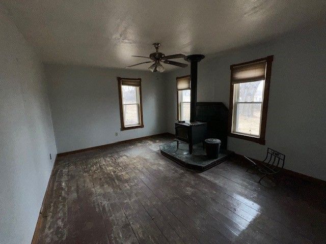 3011 Black Hawk Ave, Oxford, IA 52322