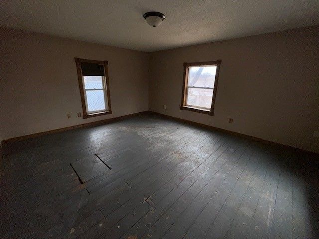 3011 Black Hawk Ave, Oxford, IA 52322