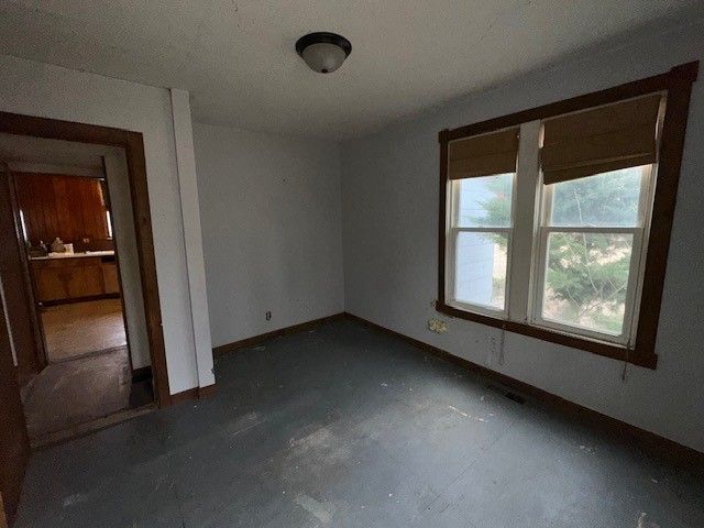 3011 Black Hawk Ave, Oxford, IA 52322