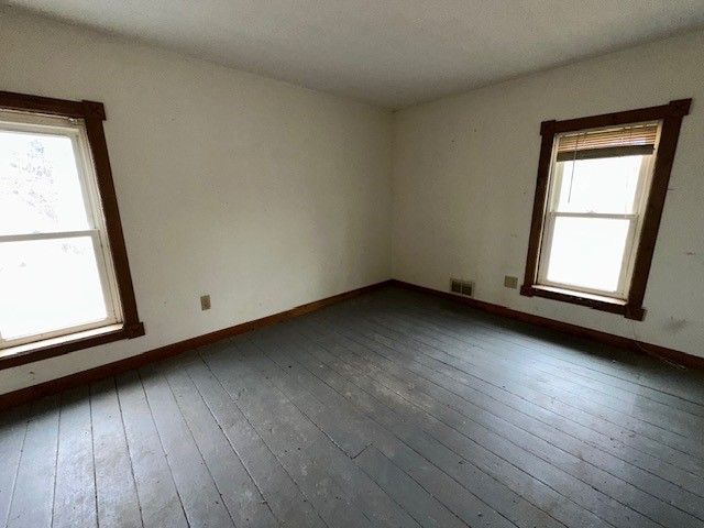 3011 Black Hawk Ave, Oxford, IA 52322