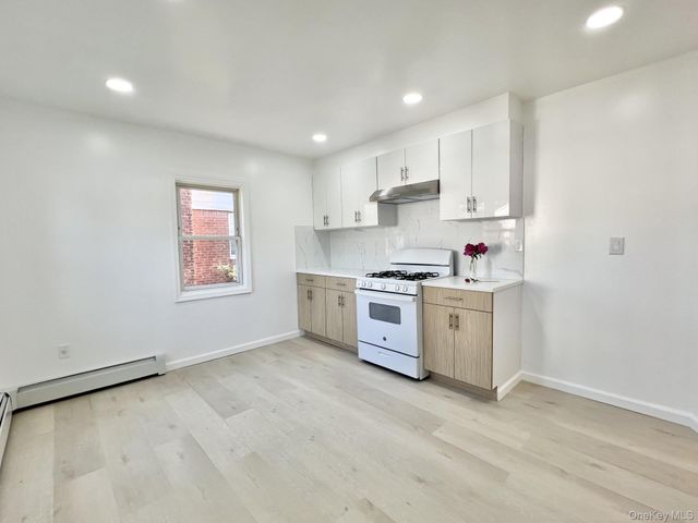 33 Cherry Lane, Carle Place, NY 11514