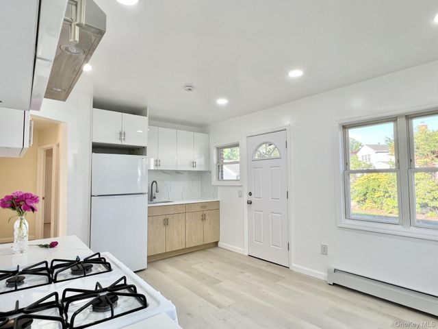 33 Cherry Lane, Carle Place, NY 11514