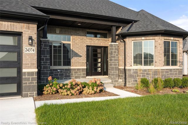 35603 Addison Drive, New Baltimore, MI 48047