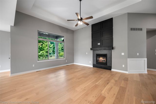 35603 Addison Drive, New Baltimore, MI 48047