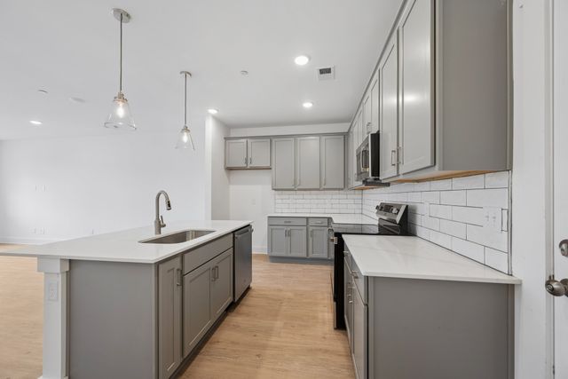 2601 Peaceful Valley Dr, Columbia, TN 38401