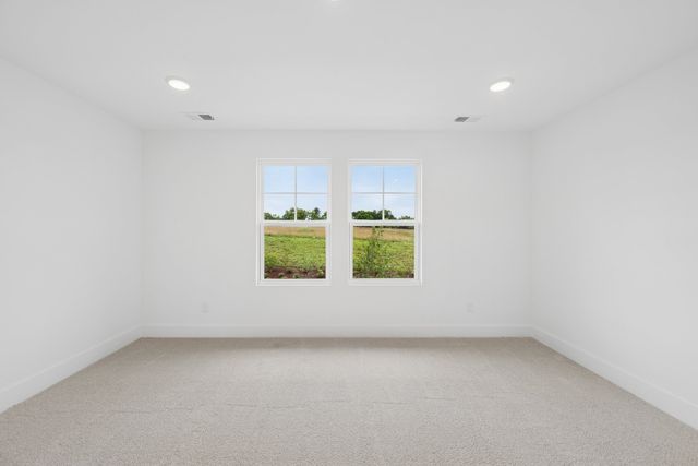 2601 Peaceful Valley Dr, Columbia, TN 38401