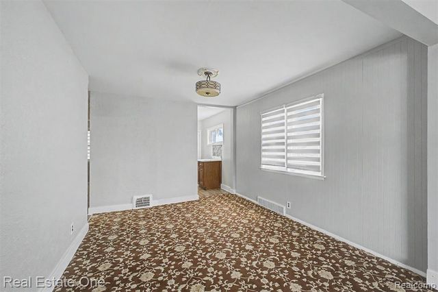 6128 Yinger Avenue, Dearborn, MI 48126