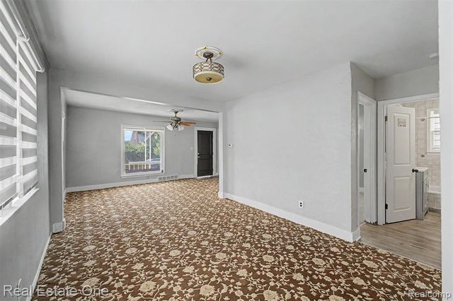 6128 Yinger Avenue, Dearborn, MI 48126