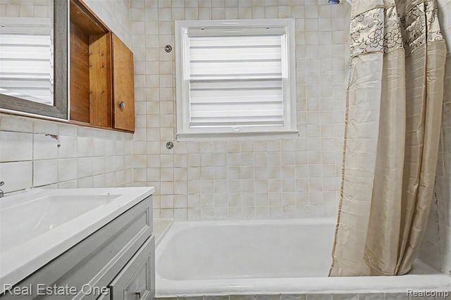 6128 Yinger Avenue, Dearborn, MI 48126
