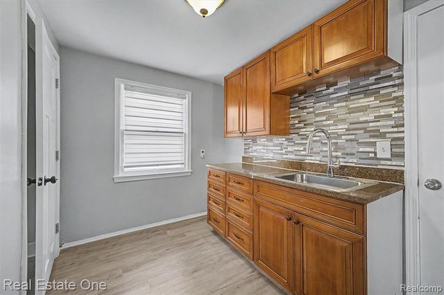 6128 Yinger Avenue, Dearborn, MI 48126