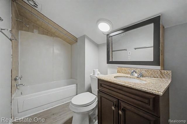 6128 Yinger Avenue, Dearborn, MI 48126