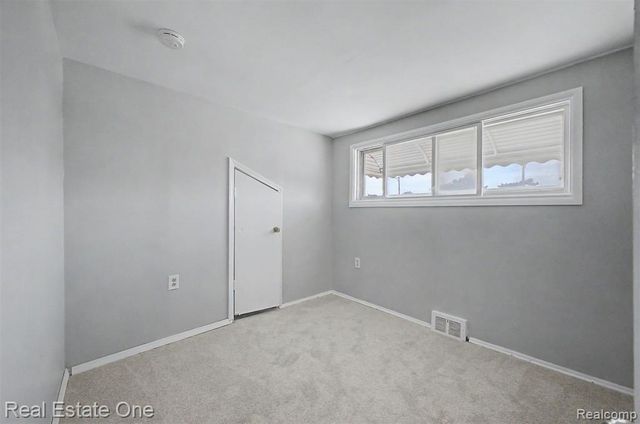 6128 Yinger Avenue, Dearborn, MI 48126