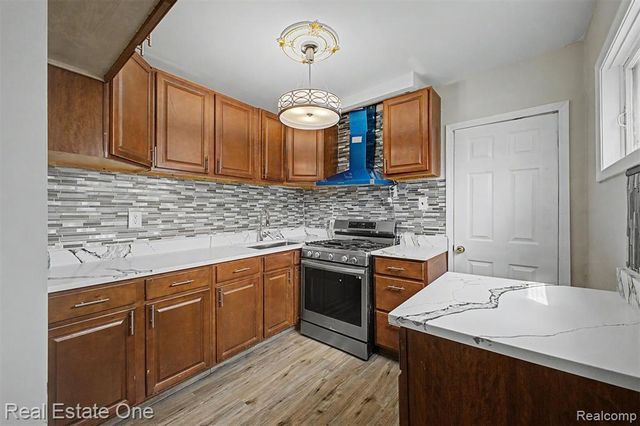6128 Yinger Avenue, Dearborn, MI 48126