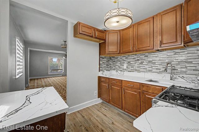6128 Yinger Avenue, Dearborn, MI 48126