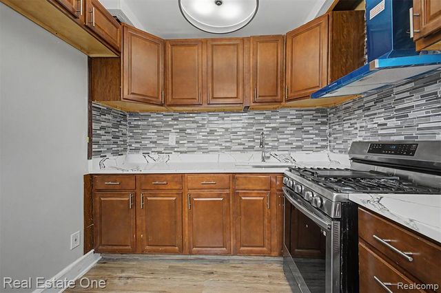 6128 Yinger Avenue, Dearborn, MI 48126