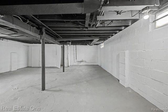 6128 Yinger Avenue, Dearborn, MI 48126