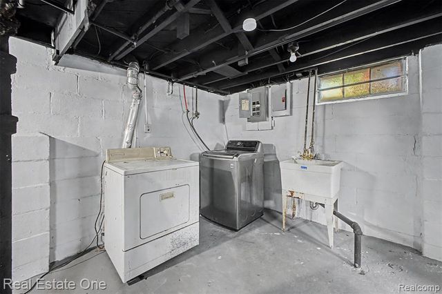 6128 Yinger Avenue, Dearborn, MI 48126