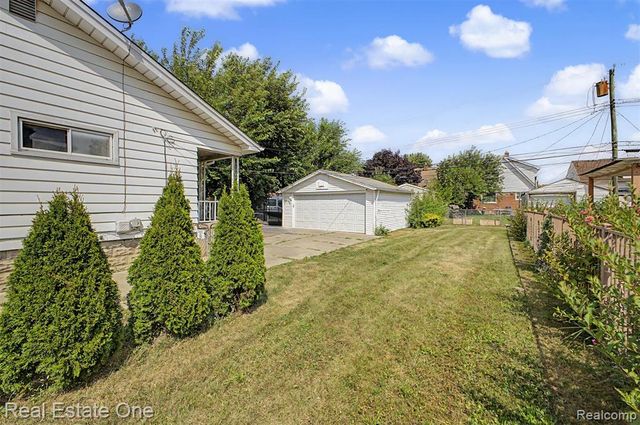 6128 Yinger Avenue, Dearborn, MI 48126
