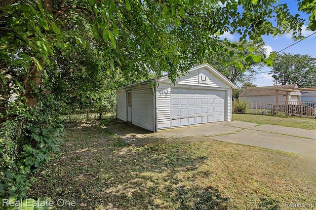 6128 Yinger Avenue, Dearborn, MI 48126